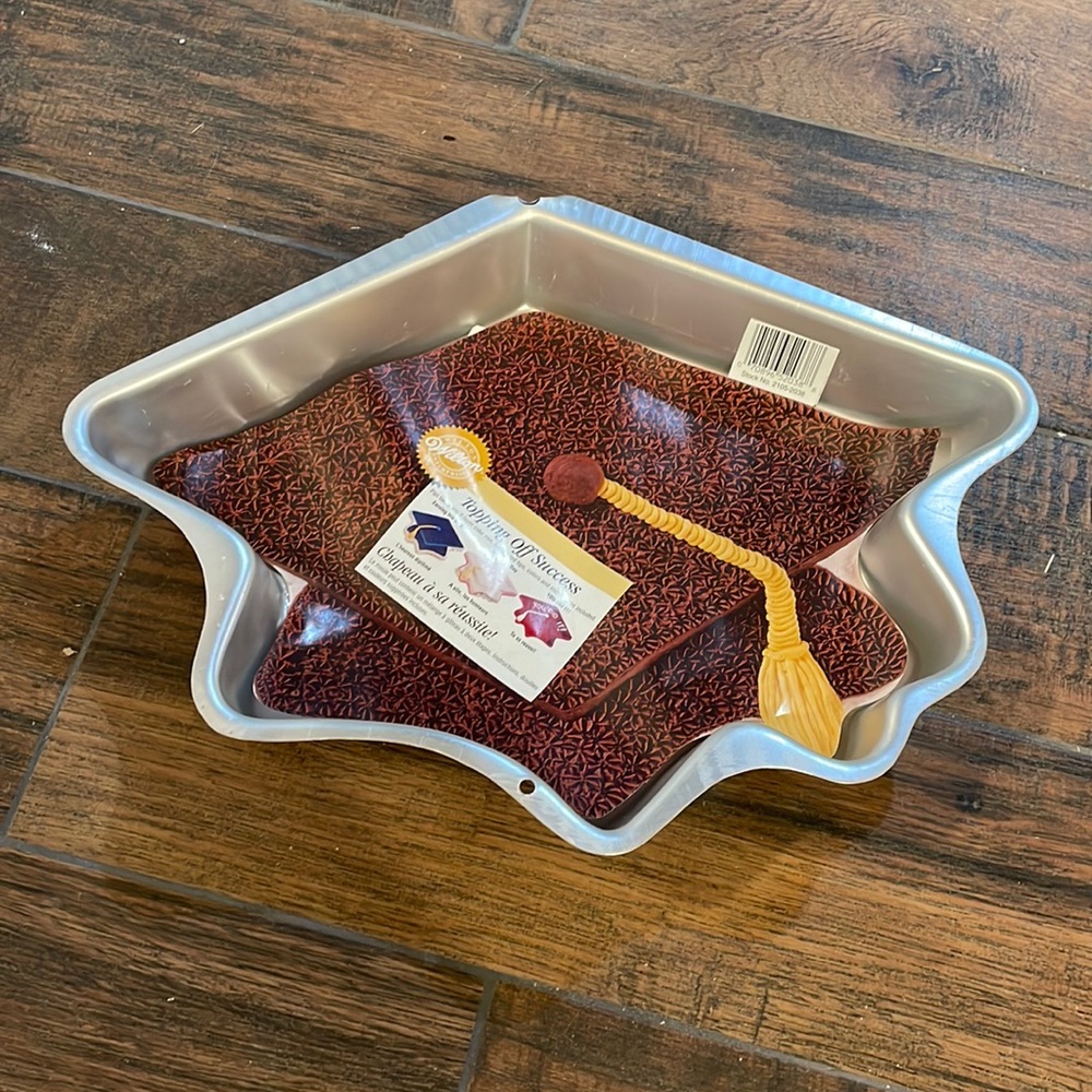 Wilton graduation cake pan baking pan brownie pan
